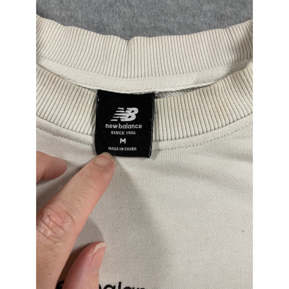 New Balance Women Cream Cropped Sweatshirt Logo Tape Sleeve Pullover Medium 2385 - Picture 2 of 8